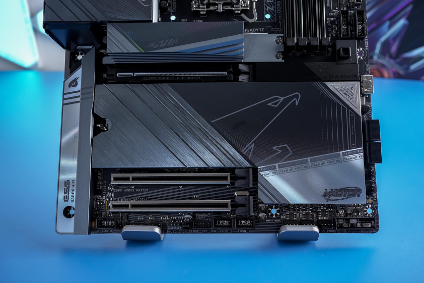 技嘉 Z890 AORUS MASTER超级雕评测：D5黑科技一键降低内存延迟