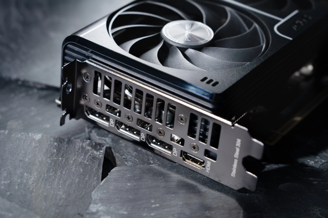 强力甜品！华硕RTX5060 Ti显卡DLSS4轻松战2K光追