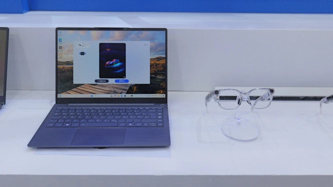 将AI眼镜加入非凡算力大脑，酷睿Ultra 200V助力无感交互体验
