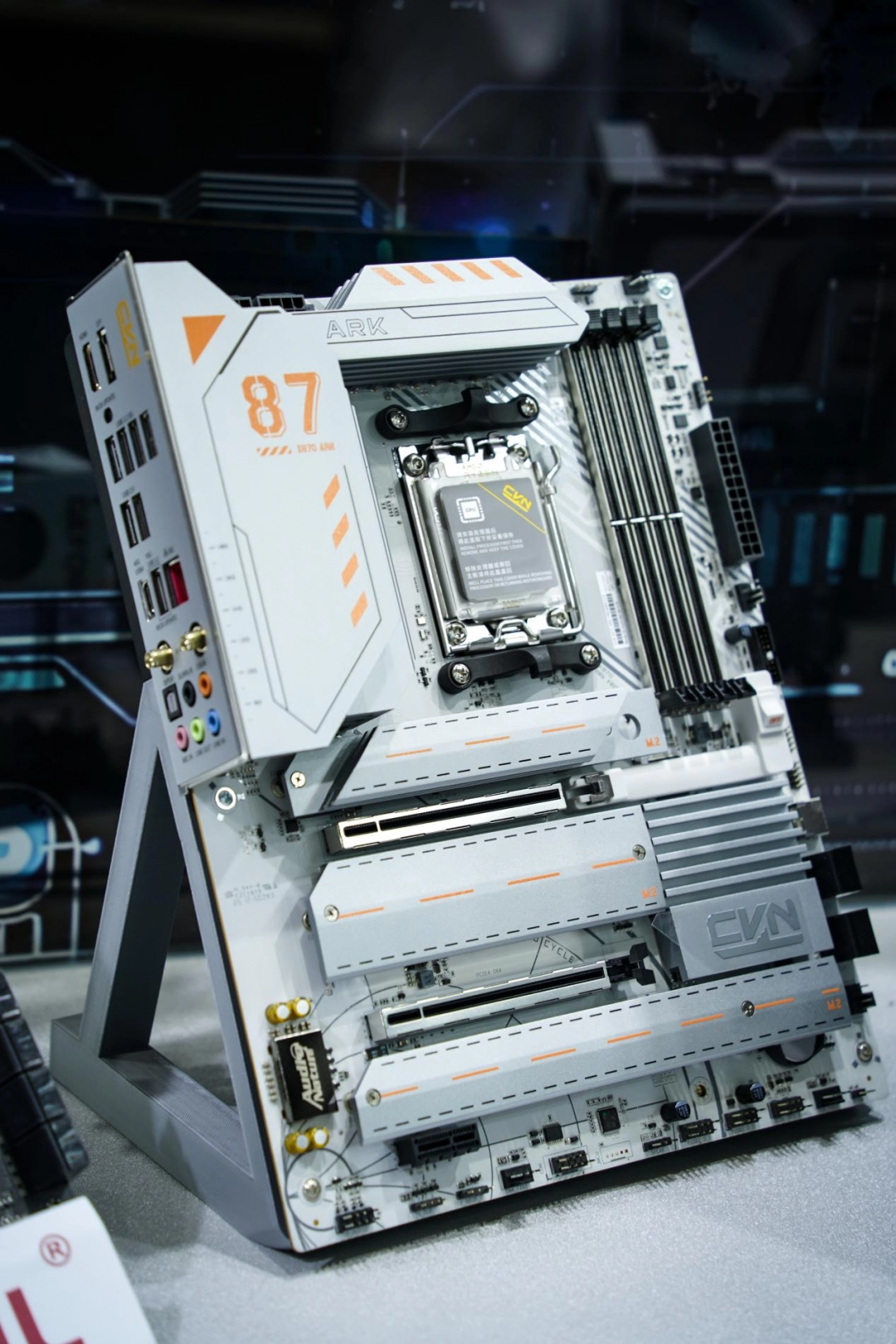 七彩虹亮相COMPUTEX 2025：智虹新程驱动AI全场景革新