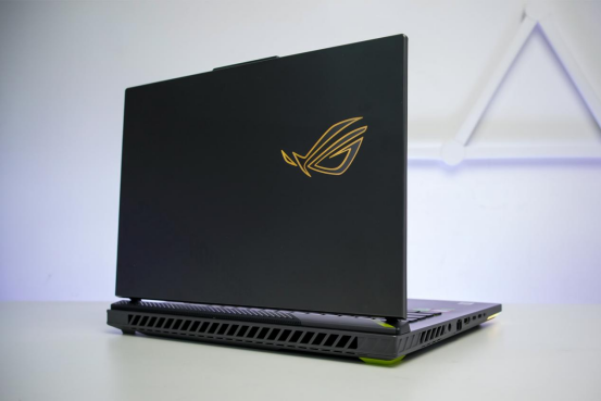 锐龙9 9955HX3D处理器加持，ROG魔霸9化身网游专用机