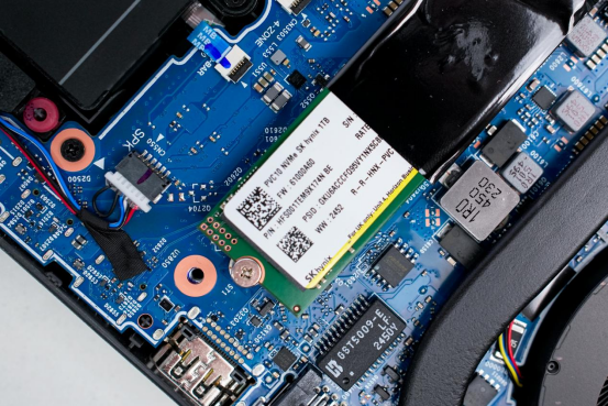 锐龙9 9955HX3D处理器加持，ROG魔霸9化身网游专用机