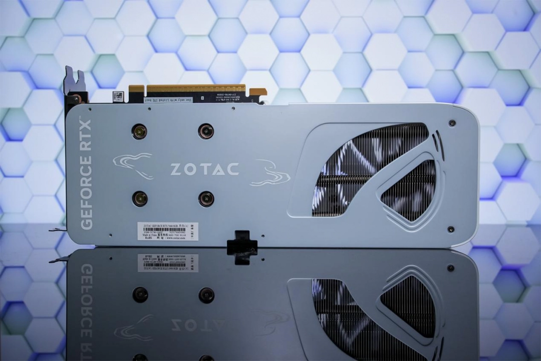 索泰 RTX 5060 月白评测：涨幅明显，2k也有一战之力