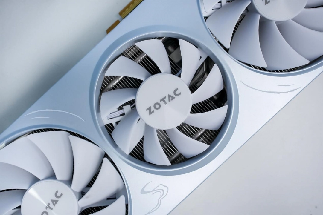 索泰 RTX 5060 月白评测：涨幅明显，2k也有一战之力