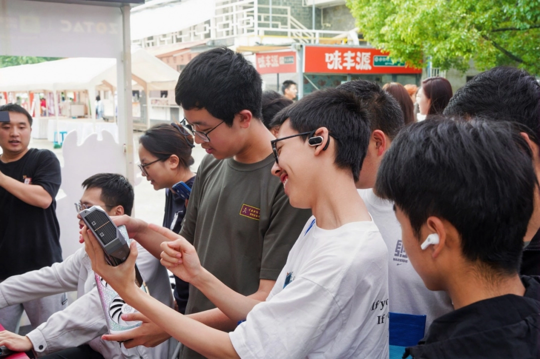 无索不玩，燃动校园：索泰×《新·驯龙高手》云南财经大学校园行圆满落幕