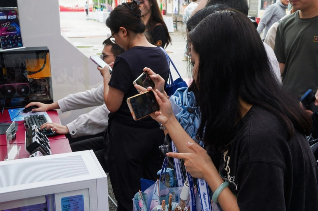 无索不玩，燃动校园：索泰×《新·驯龙高手》云南财经大学校园行圆满落幕