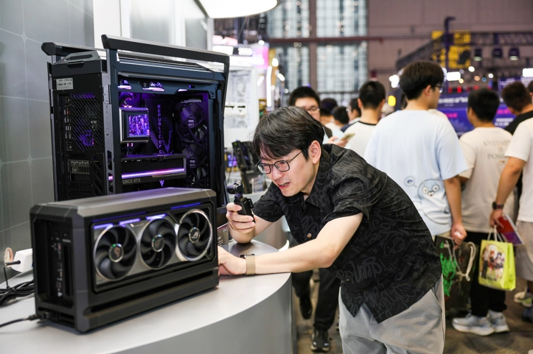 BW2025 ROG玩+乐园 华硕显卡引爆次元狂欢