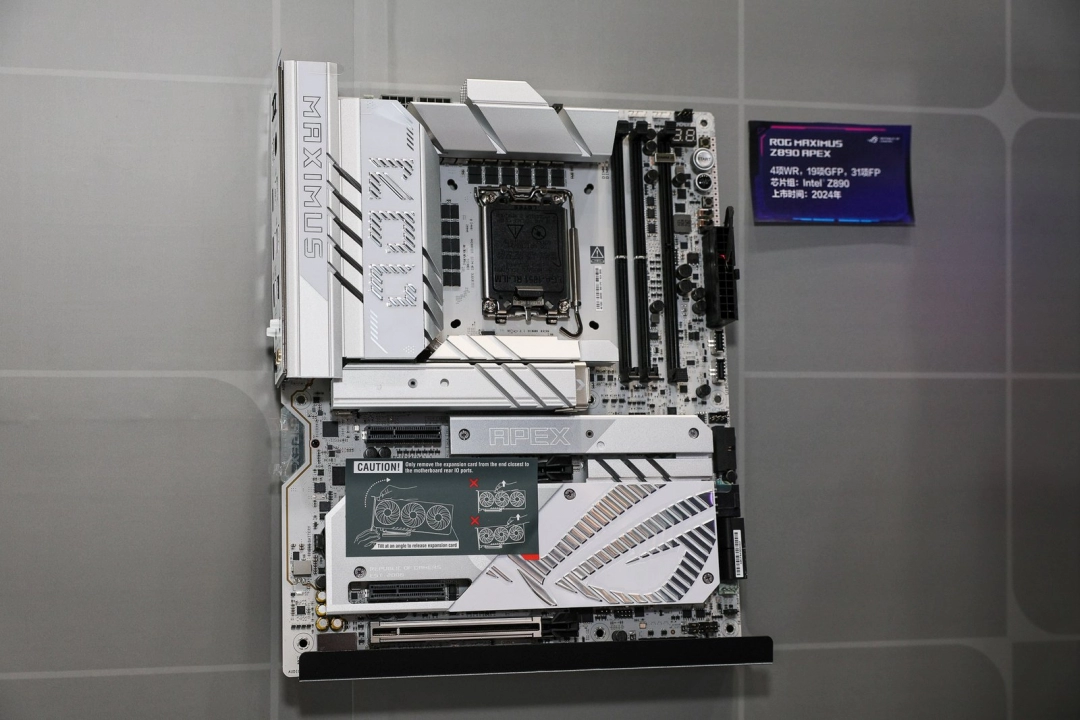 BW2025 华硕主板背置&超频双赛道大放异彩 