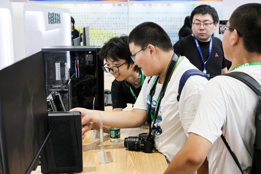 算力重构视界 华硕主板惊艳BIRTV2025