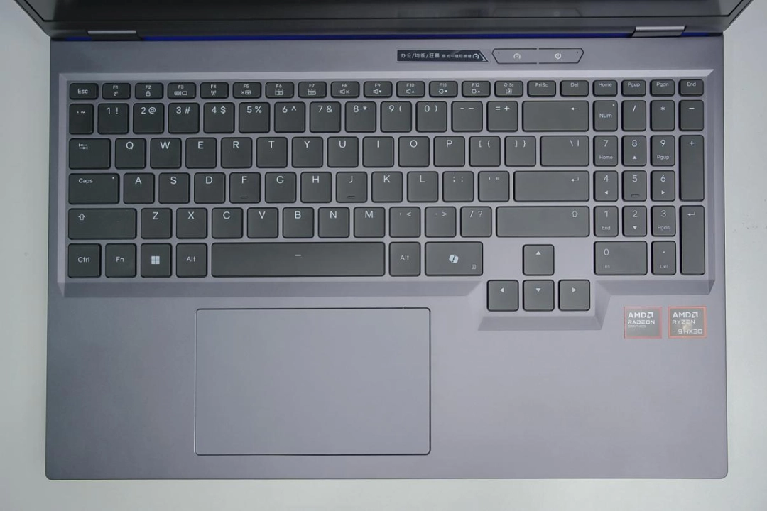 机械革命苍龙16 Ultra评测：锐龙9 9955HX3D+RTX 5090，顶级配置体验千帧游戏