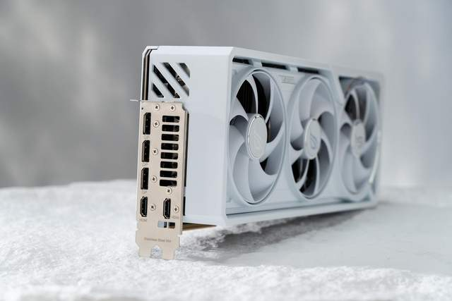 白夜觉醒！ROG ASTRAL白夜神5080显卡盛装出击