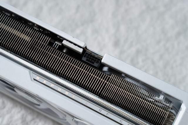 七夕换新白色显卡更具新意！ROG ASTRAL白夜神RTX 5080来袭