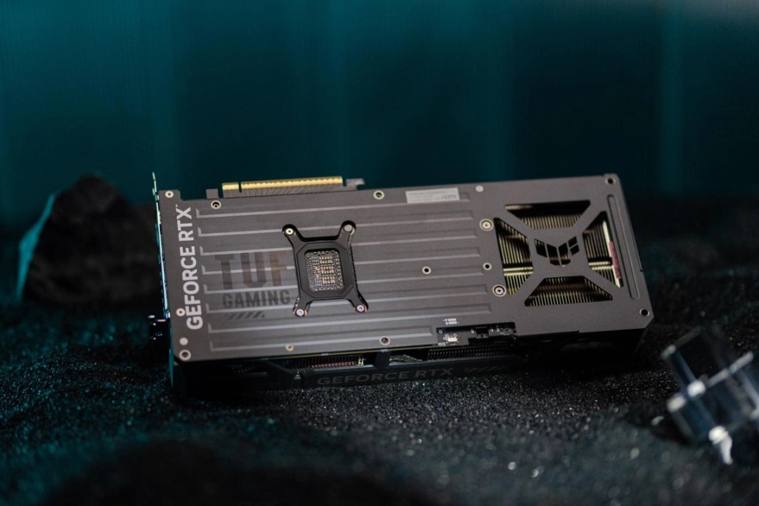 老游戏无DLSS咋办？华硕显卡+Smooth Motion助你游戏帧率翻倍