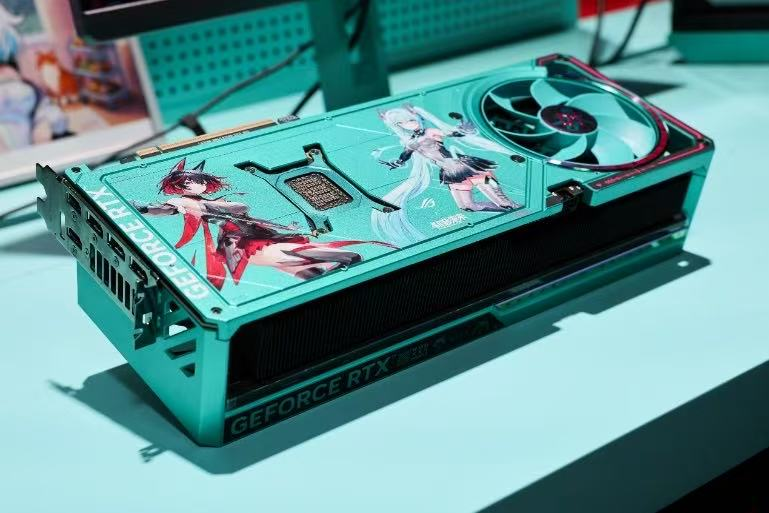颜值性能拉满！ROG夜神RTX5080 RO姬x初音未来版显卡