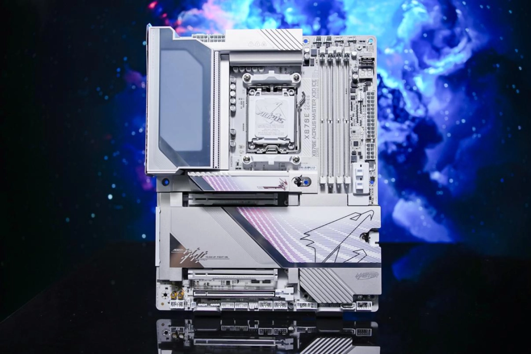 技嘉X870E X3D 超级冰雕主板评测：X3D鸡血模式2.0游戏性能至高提升 20%