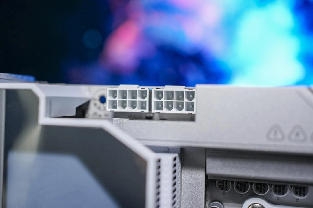 技嘉X870E X3D 超级冰雕主板评测：X3D鸡血模式2.0游戏性能至高提升 20%