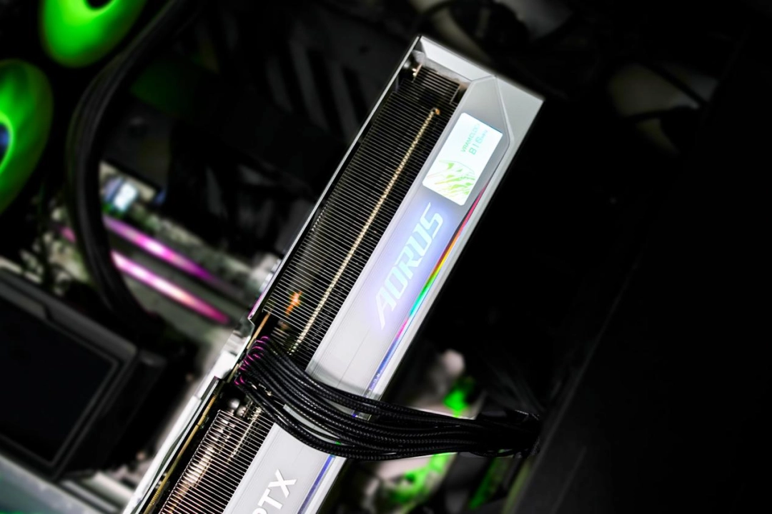 技嘉X870E X3D 超级冰雕主板评测：X3D鸡血模式2.0游戏性能至高提升 20%