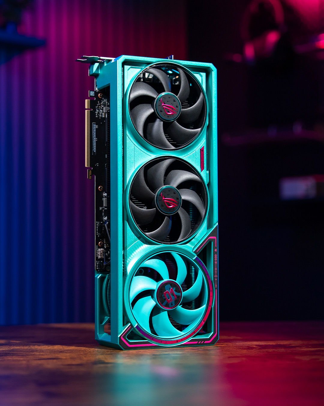 性能颜值两不误！ROG夜神RTX5080 RO姬x初音未来版显卡