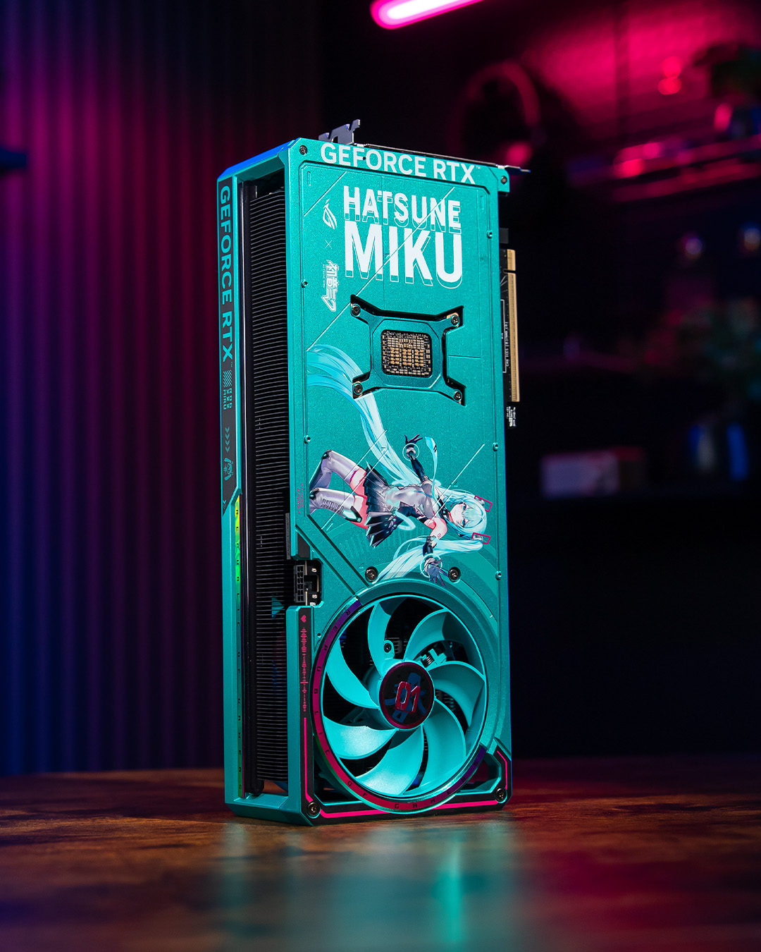 二次元与性能信仰碰撞！ROG夜神RTX5080 RO姬x初音未来版显卡