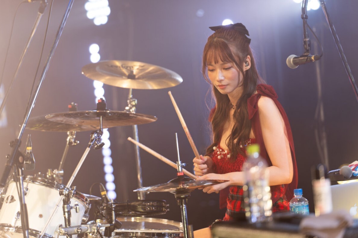日本美女鼓手大野真依福利图赏 性感美丽充满魅力
