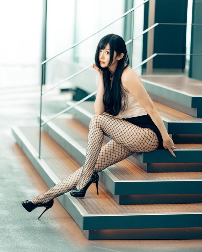 日本美腿模特AyakaM福利图赏 各色丝袜性感展现