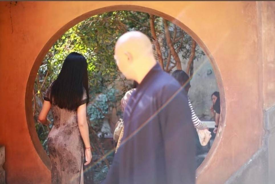 周五福利囧图云飞系列 高挑美女的回头率绝对超高