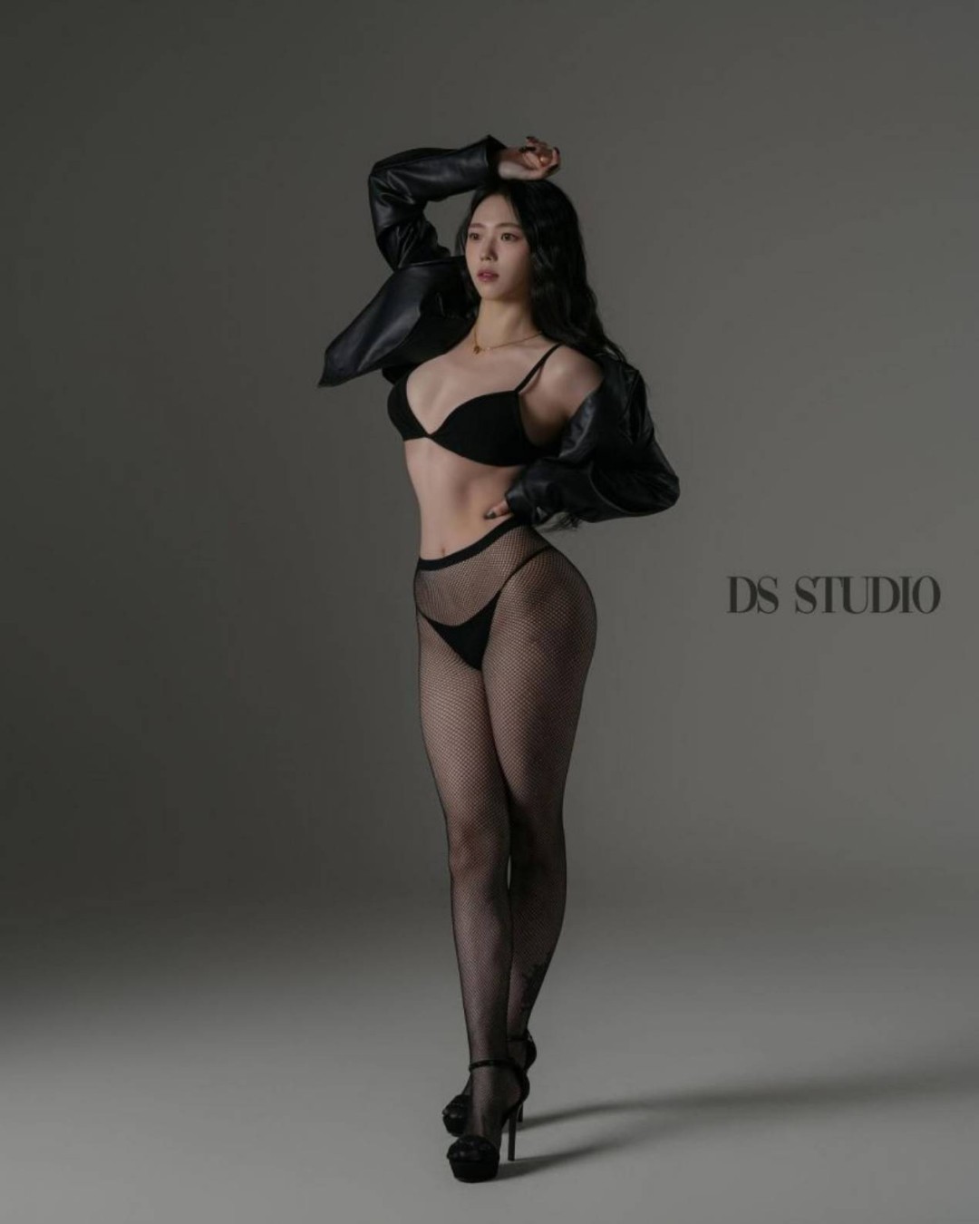 周一内涵囧图云飞系列 现代的美女舞蹈很抓人眼球