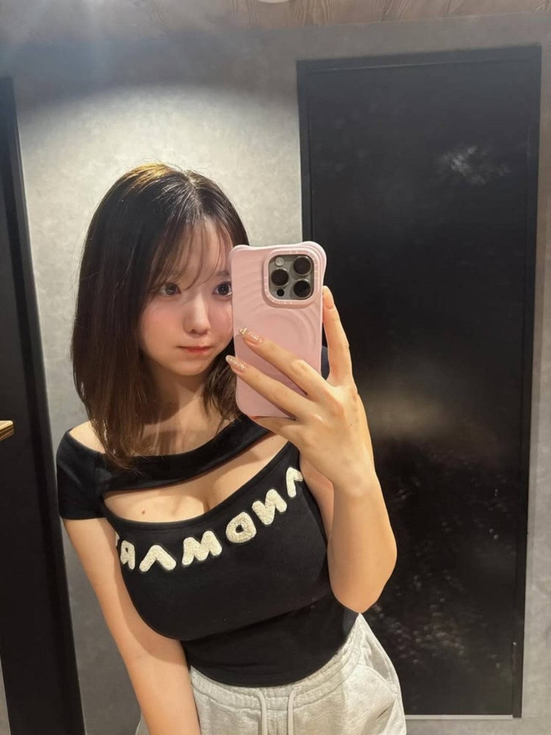 日本网红まりちゃん福利图赏：脸蛋可爱 身材傲人