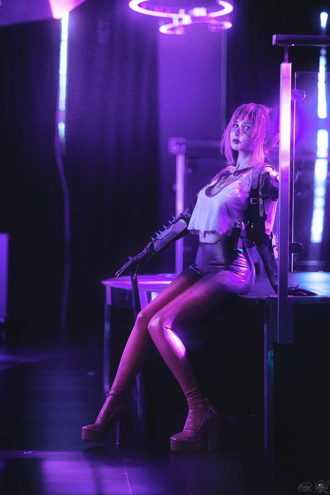 《赛博朋克2077》美女Cos图太完美 让人以为是游戏画面