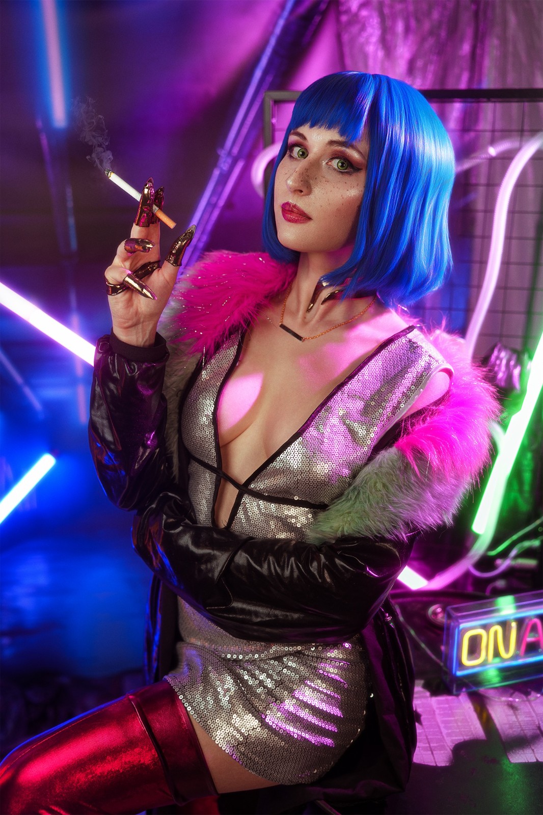 《赛博朋克2077》美女Cos图太完美 让人以为是游戏画面