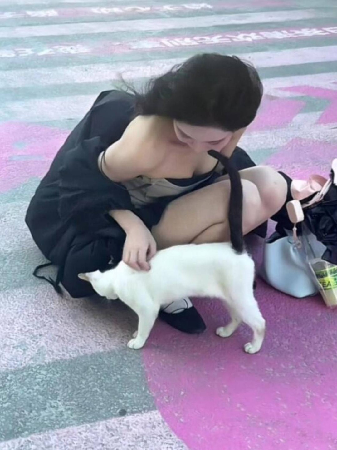 周五福利囧图云飞系列 妹子似乎还有什么放不下的